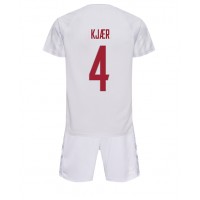 Otroški Nogometni dresi Danska Simon Kjaer #4 Gostujoči SP 2022 Kratek Rokav (+ Kratke hlače)